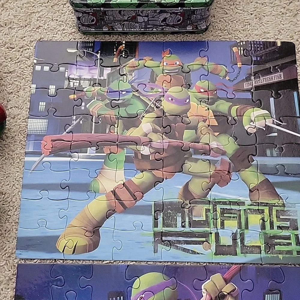 Ninja Turtle Metal Lunch box with sandwiche box, 3 snack holders and 2 puzzles. - Picture 3 of 11